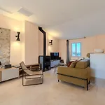 Exceptional Duplex For 5 Or 6 Guests With Sea And Market Views