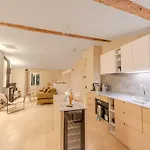 Exceptional Duplex For 5 Or 6 Guests With Sea And Market Views Antibes