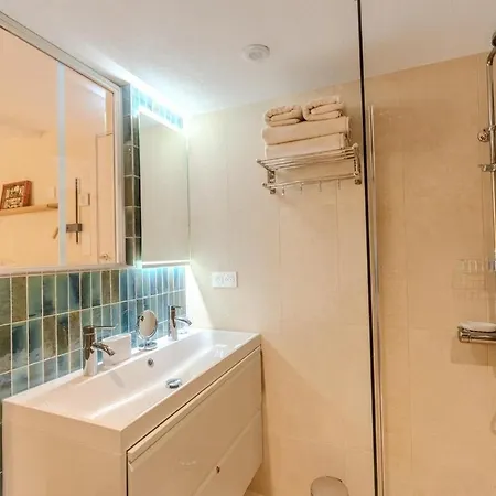 Appartamento Exceptional Duplex For 5 Or 6 Guests With Sea And Market Views Antibes