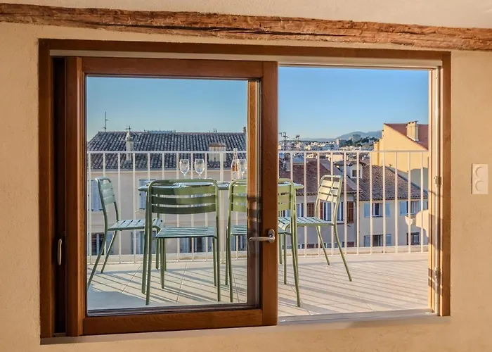 Exceptional Duplex For 5 Or 6 Guests With Sea And Market Views 昂蒂布