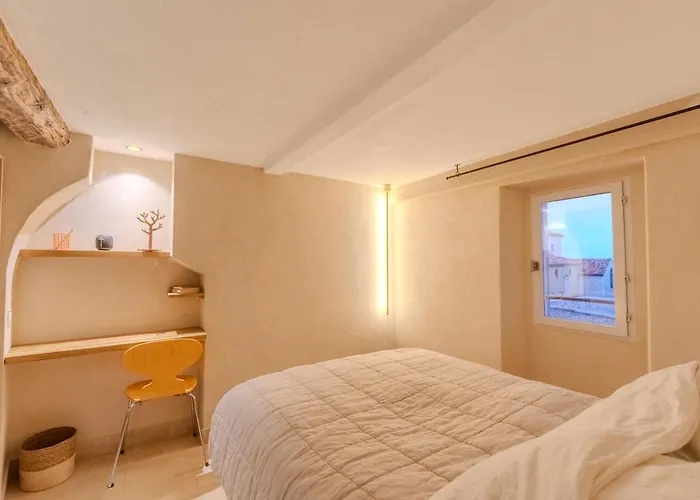 Exceptional Duplex For 5 Or 6 Guests With Sea And Market Views