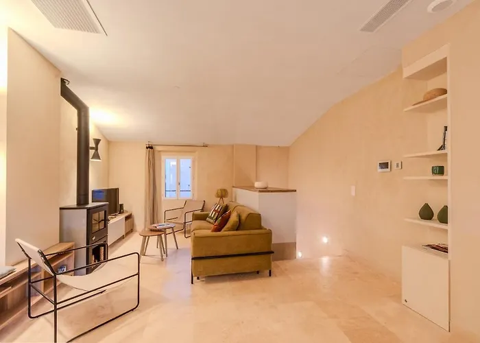 Exceptional Duplex For 5 Or 6 Guests With Sea And Market Views