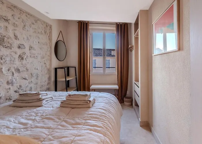 Exceptional Duplex For 5 Or 6 Guests With Sea And Market Views