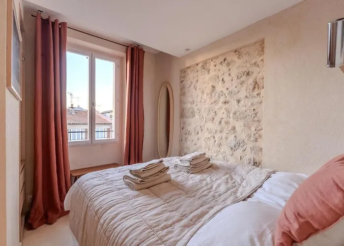 Апартаменты Exceptional Duplex For 5 Or 6 Guests With Sea And Market Views