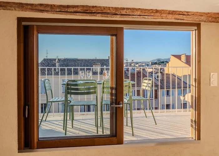 Exceptional Duplex For 5 Or 6 Guests With Sea And Market Views Апартаменты Антиб