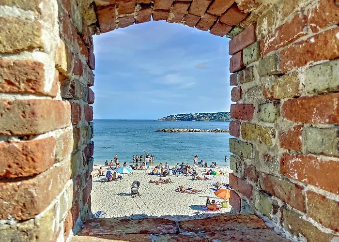 Exceptional Duplex For 5 Or 6 Guests With Sea And Market Views Антиб